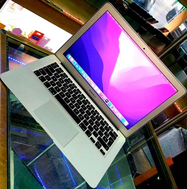 MACBOOK AIR (13-INCH INTEL CORE I5  macOS MONTEREY