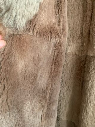 Cappotto con collo in pelliccia