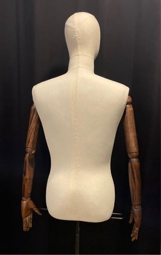 Busto maniquí hombre beige y marrón. 