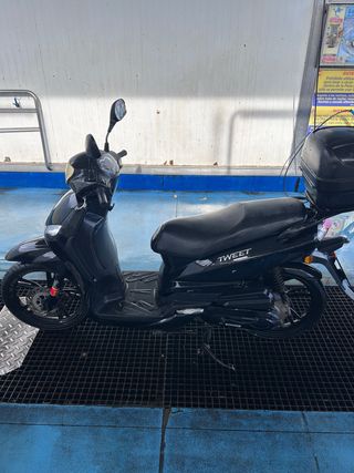Moto Peugeot TWEET 2019 50cc negra 