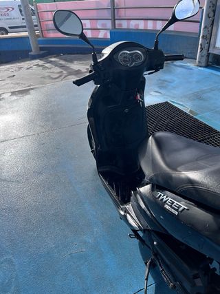 Moto Peugeot TWEET 2019 50cc negra 