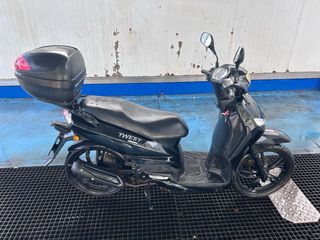Moto Peugeot TWEET 2019 50cc negra 