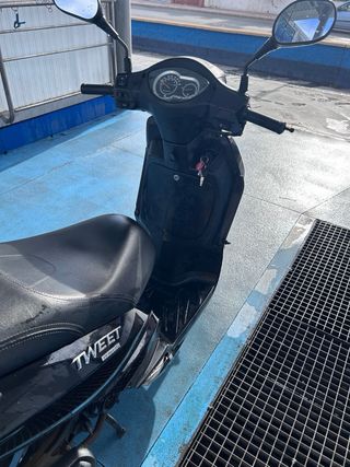 Moto Peugeot TWEET 2019 50cc negra 