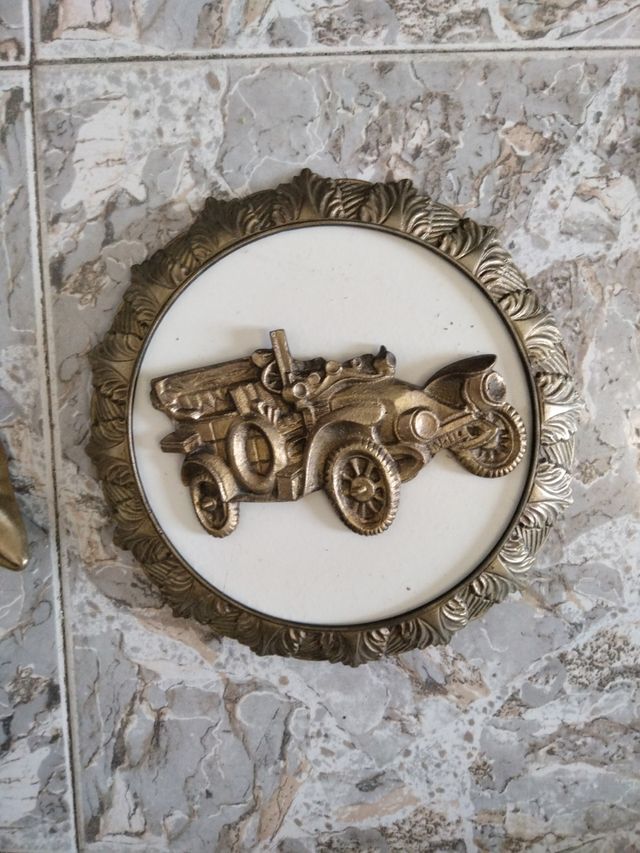 Lampada da parete per auto in bronzo antico o simile.