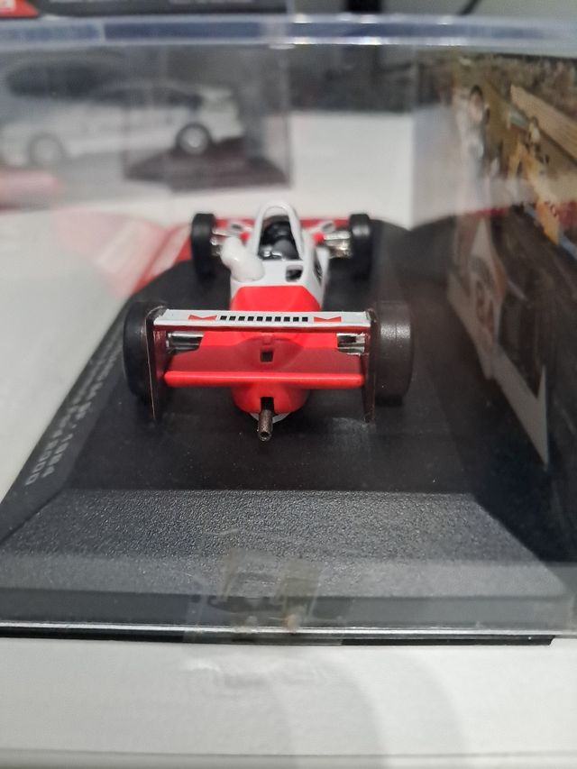 Coche Carlos Sainz Reynard 84 SF 1/43