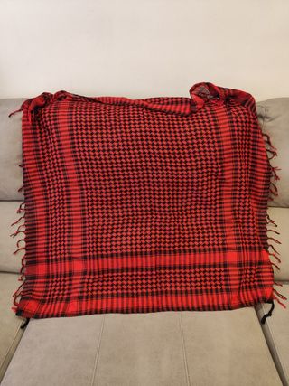 Chal palestino rojo y negro