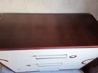 Comoda blanca y madera