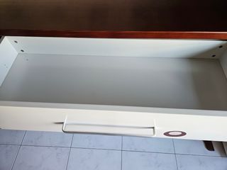Comoda blanca y madera