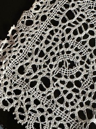 Centrino antico al tombolo fatto a mano