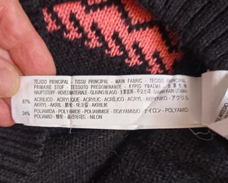 Jersey Bershka negro y rosa talla M