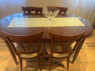 Mesa de comedor ovalada y 6 sillas