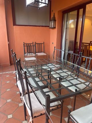 Mesa de forja y vidrio con 6 sillas