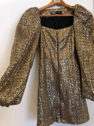 Vestido fiesta lentejuelas dorado Zara