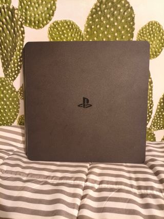 PS4 Slim Negra