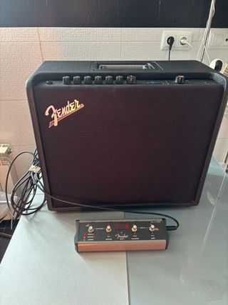 Amplificador Fender Mustang GT 100 + Pedal MGT-4