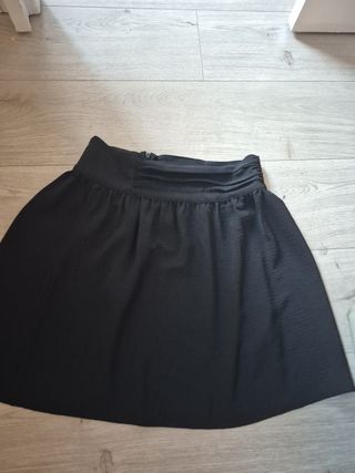 Falda negra Esprit cintura plisada