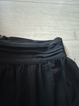 Falda negra Esprit cintura plisada