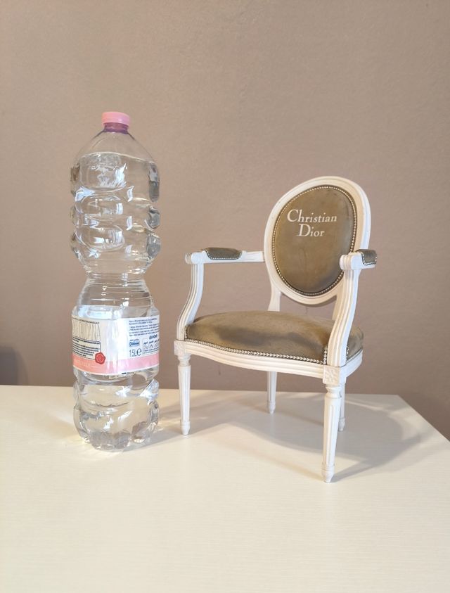 Miniatura poltrona Dior