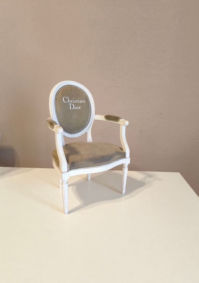 Miniatura poltrona Dior
