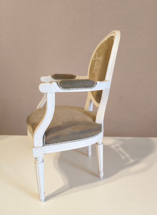 Miniatura poltrona Dior