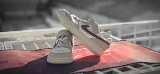 Zapatillas Nike Blancas y Rojas