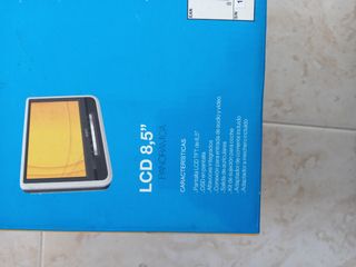 DVD Portátil Airis + 2 Pantallas + Kit Coche