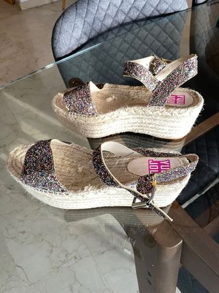 Sandalias de cuña multicolor