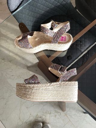 Sandalias de cuña multicolor