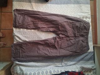 Pantalón parachute Bershka marrón