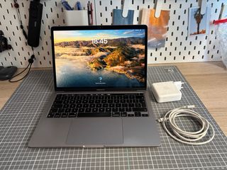 MacBook Pro 2020 M1 16GB RAM 500GB SSD Plata