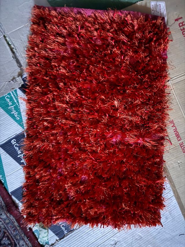 Alfombra Shaggy Roja y otra lila