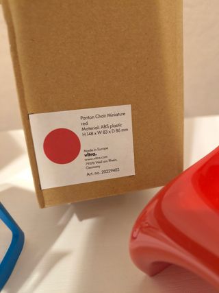2 Miniature Vitra Design Museum
