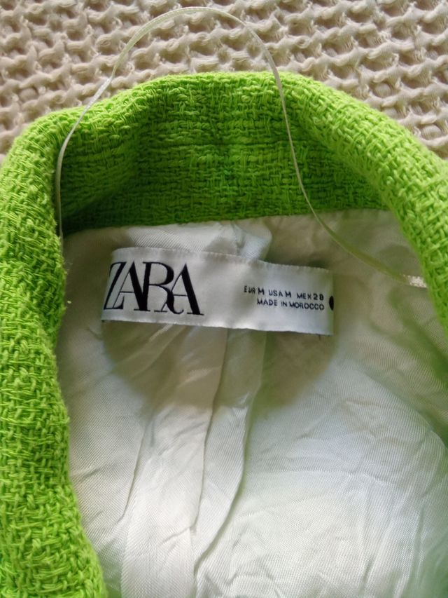 Casaco curto verde Zara