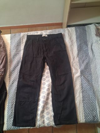 Pantalón Zara corte recto negro