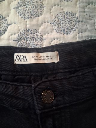 Pantalón Zara corte recto negro