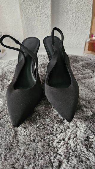 Zapatos de tacón Zara negros