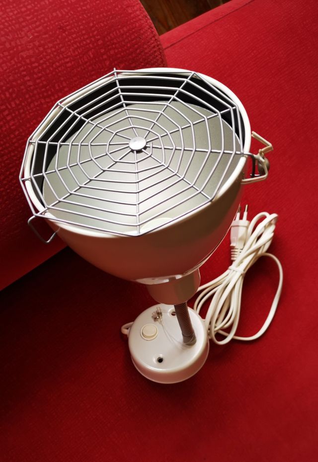 Ikea lampara flexo pared.