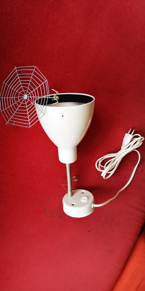 Ikea lampara flexo pared.