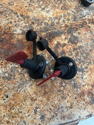 Desconector de Batería con Llave Roja