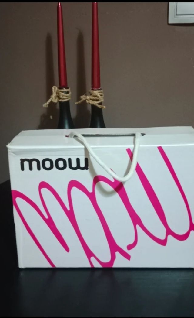 Zapatos de tacón plateados con pedrería