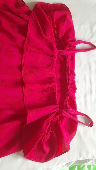 Vestido vintage rosa fresa con tirantes . Volantes