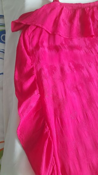 Vestido vintage rosa fresa con tirantes . Volantes