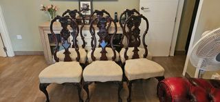 Sillas antiguas de madera y tela