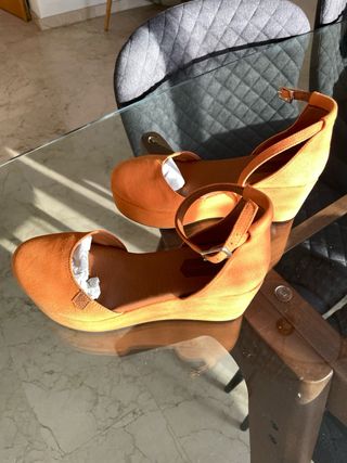 Zapatos de cuña naranjas