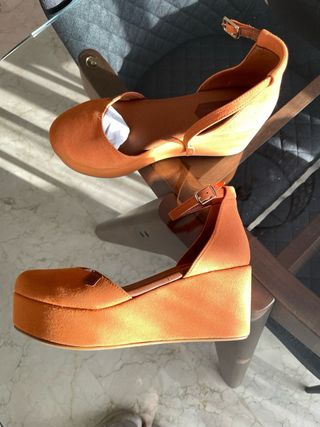 Zapatos de cuña naranjas