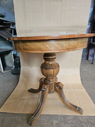 Mesa de comedor de madera
