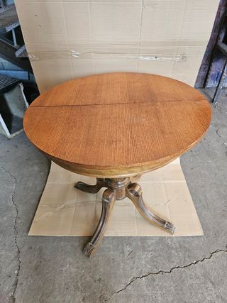 Mesa de comedor de madera