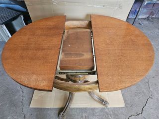 Mesa de comedor de madera