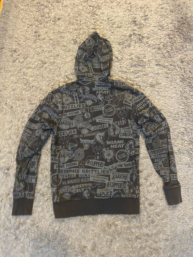 Sudadera New Era NBA Gris