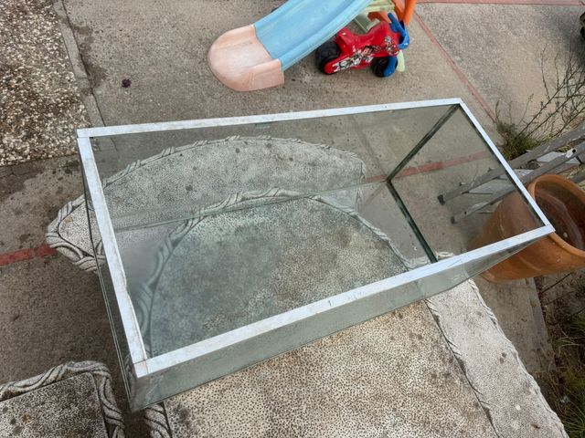 Acuario de cristal y metal